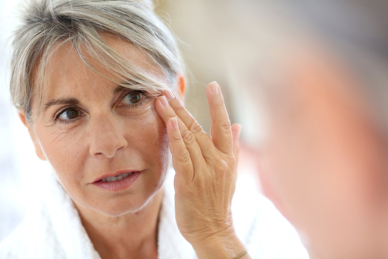 Jak można zahamować procesy starzenia się skóry?