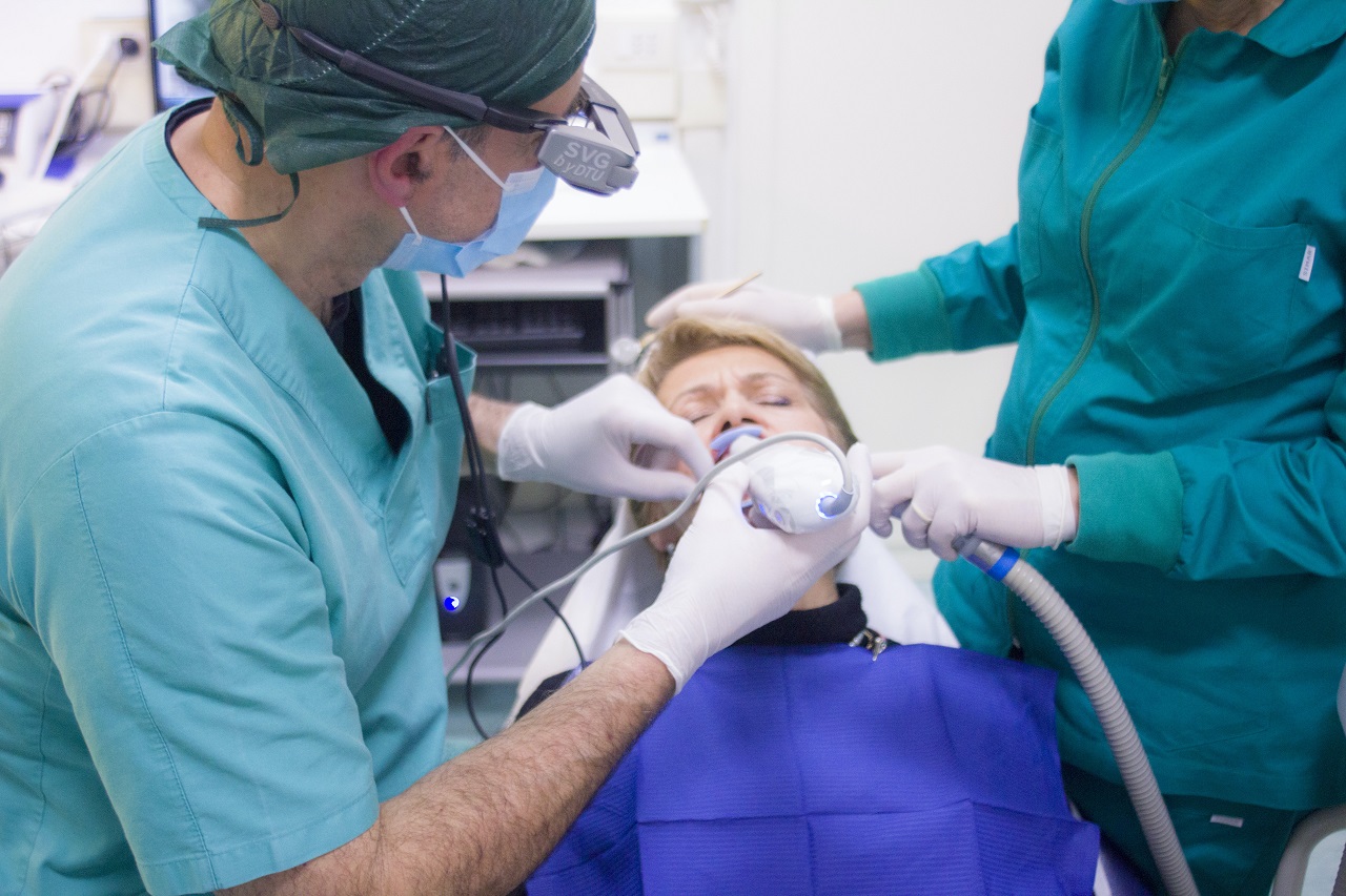 Jakie formy leczenia realizowane są przez nowoczesne gabinety stomatologiczne?