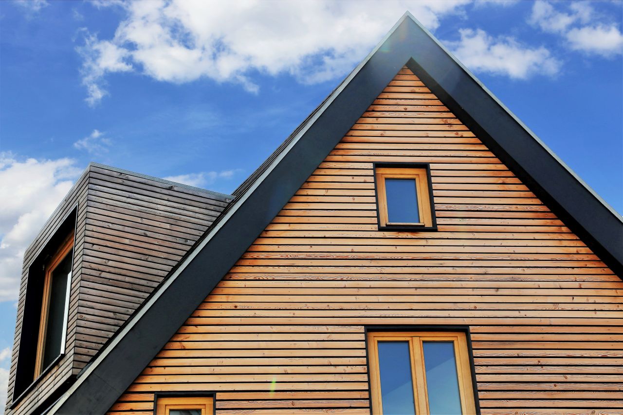 Dlaczego warto inwestować w dom drewniany?