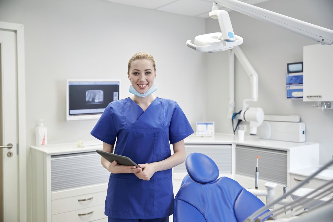 Jak zacząć pracę jako asystentka stomatologiczna?