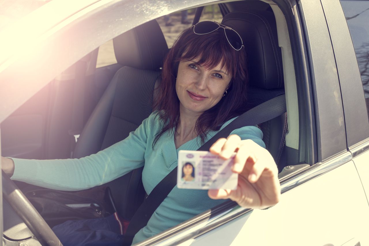 Dlaczego warto rozpocząć kurs na prawo jazdy?