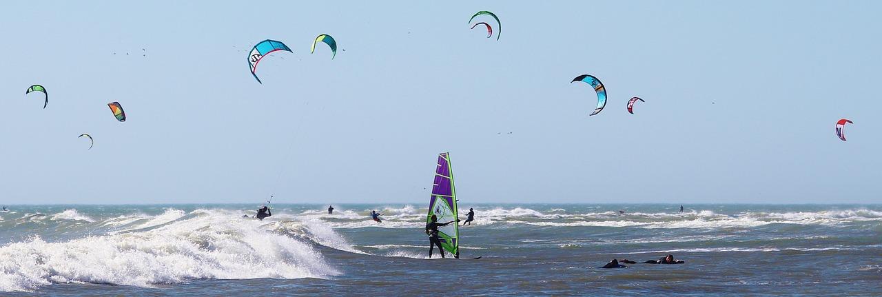 Na czym polega windsurfing?