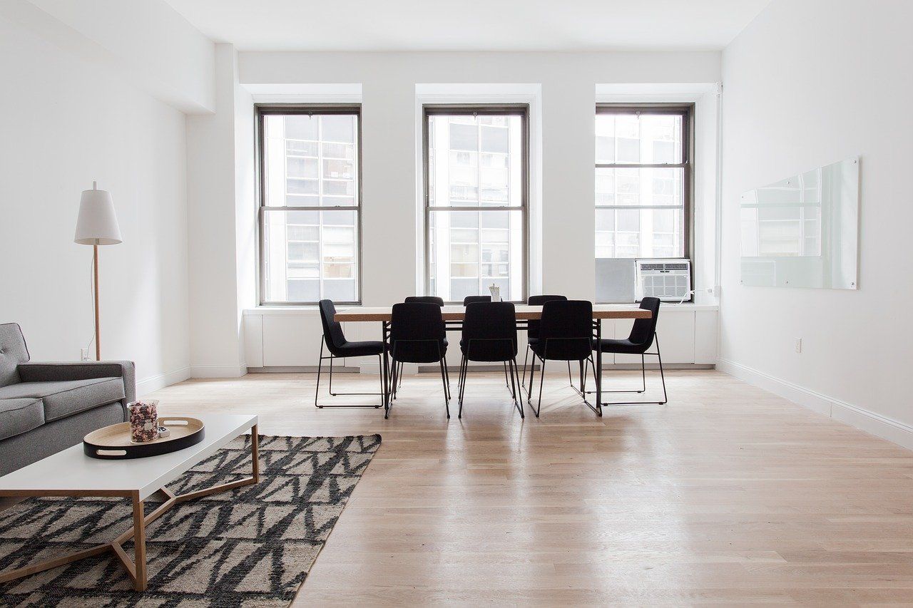 Wybór podłogi do mieszkania – o czym musisz pamiętać?